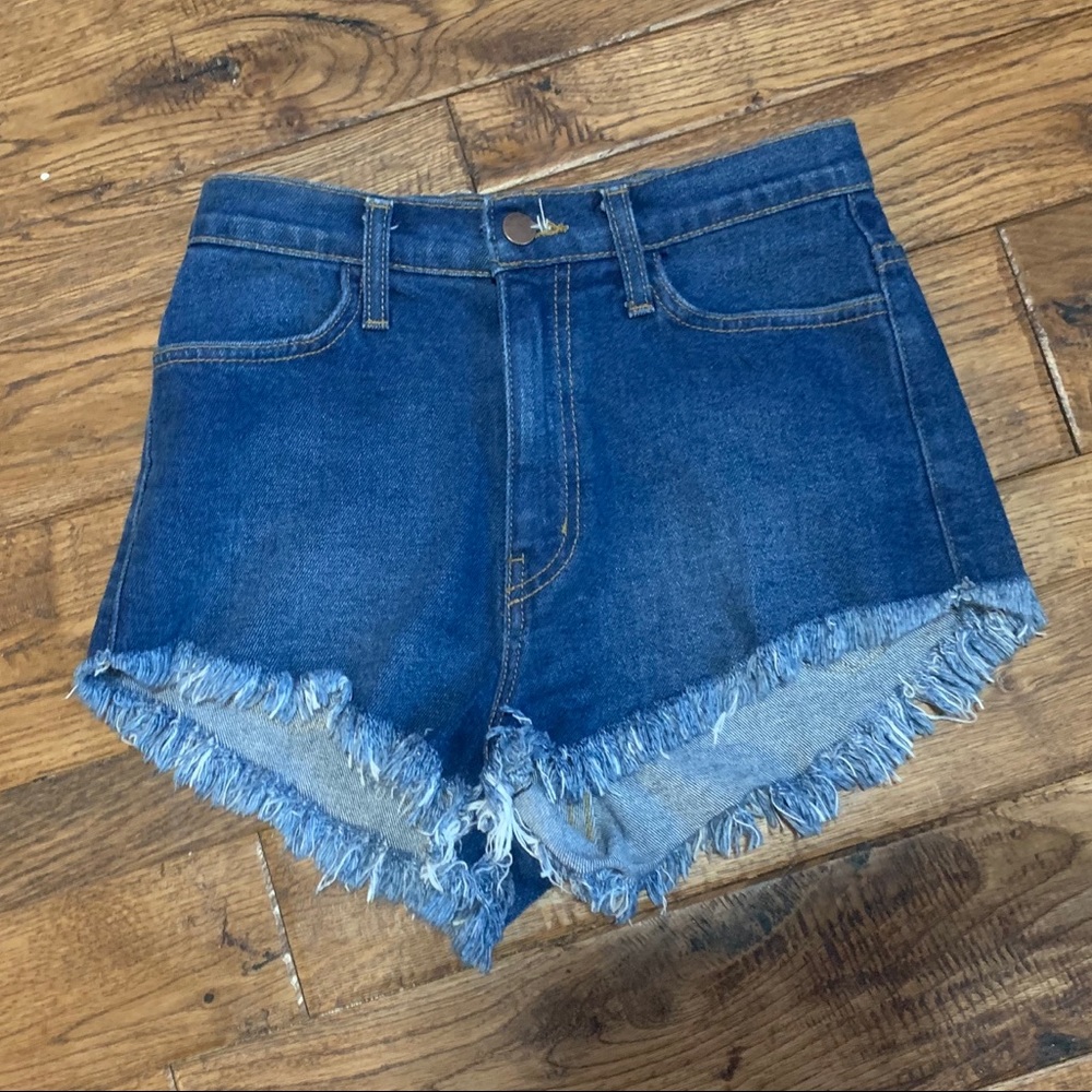 Frayed denim shorts